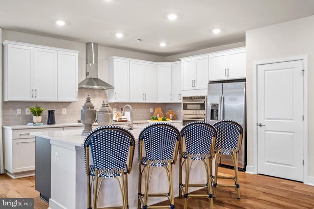 825 HORSESHOE FALLS DR, Newark, DE 19702