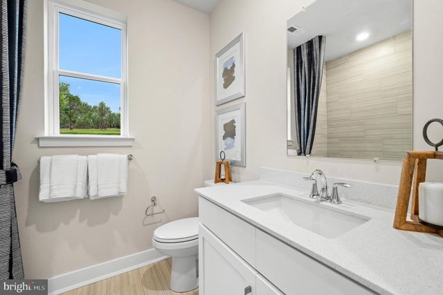 825 HORSESHOE FALLS DR, Newark, DE 19702