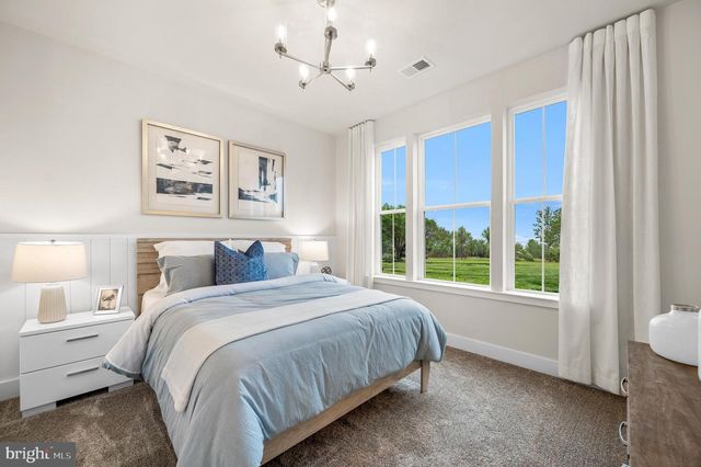 825 HORSESHOE FALLS DR, Newark, DE 19702