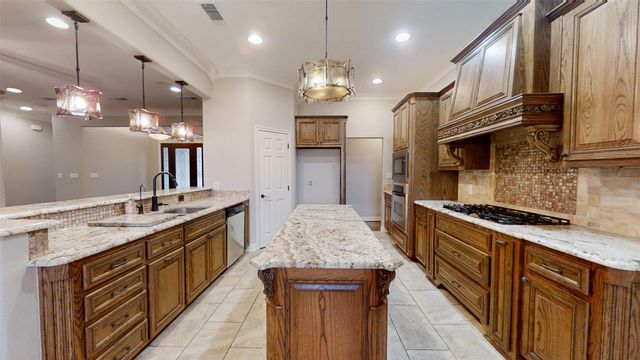 3722 Cove Timber Avenue, Granbury, TX 76049