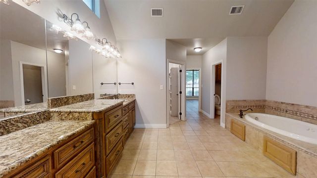 3722 Cove Timber Avenue, Granbury, TX 76049
