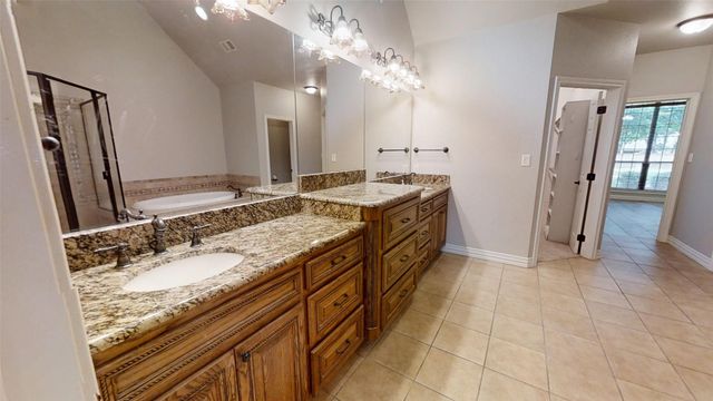 3722 Cove Timber Avenue, Granbury, TX 76049