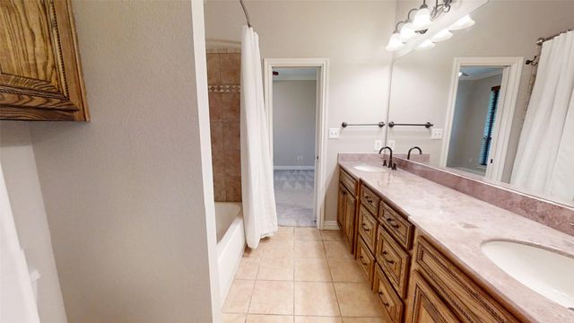 3722 Cove Timber Avenue, Granbury, TX 76049