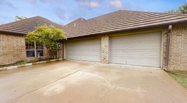 3722 Cove Timber Avenue, Granbury, TX 76049