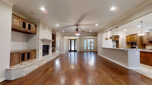 3722 Cove Timber Avenue, Granbury, TX 76049
