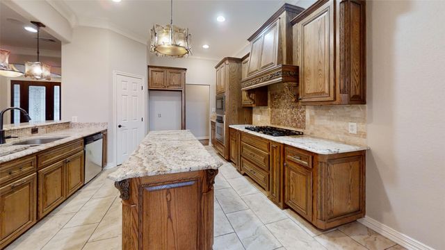 3722 Cove Timber Avenue, Granbury, TX 76049