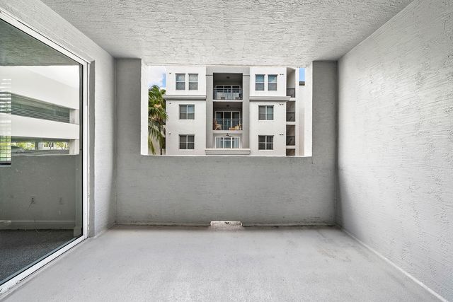 1660 Renaissance Commons Boulevard 2421, Boynton Beach, FL 33426