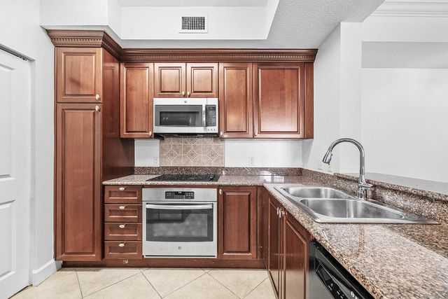 1660 Renaissance Commons Boulevard 2421, Boynton Beach, FL 33426