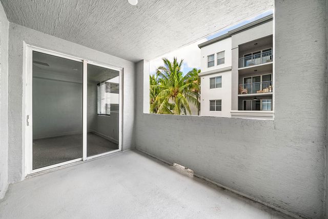 1660 Renaissance Commons Boulevard 2421, Boynton Beach, FL 33426