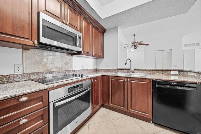 1660 Renaissance Commons Boulevard 2421, Boynton Beach, FL 33426