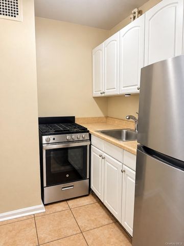 83-05 98 Street 5B, Woodhaven, NY 11421