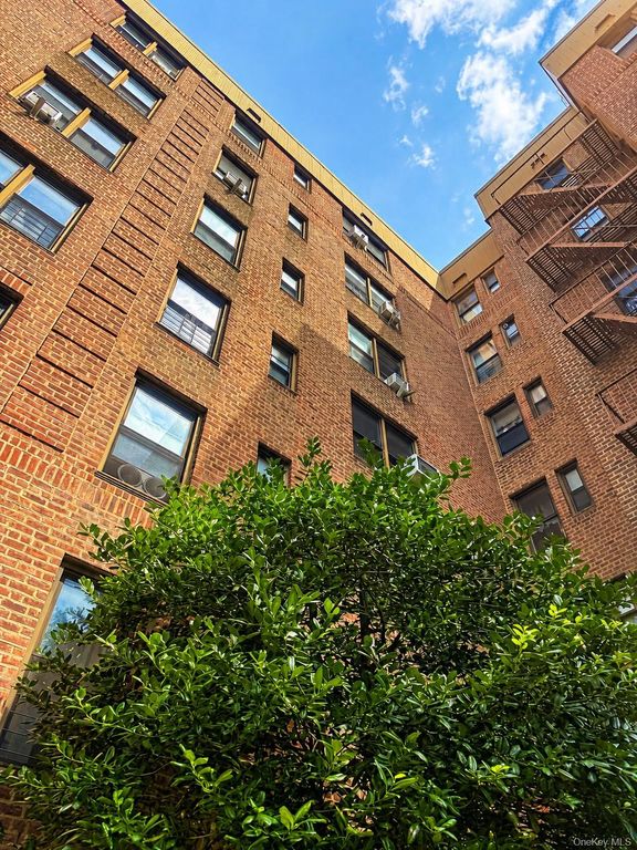 83-05 98 Street 5B, Woodhaven, NY 11421 — photo 2
