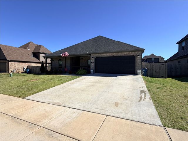 225 Ryder Street, Gentry, AR 72734