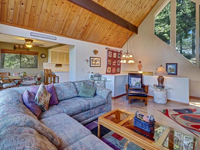 214 S Fairway Drive, Lake Arrowhead, CA 92352