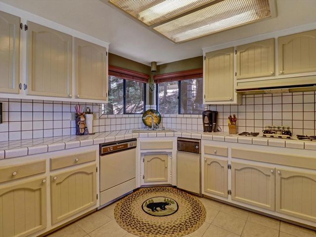 214 S Fairway Drive, Lake Arrowhead, CA 92352