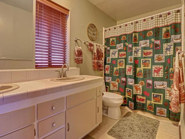 214 S Fairway Drive, Lake Arrowhead, CA 92352