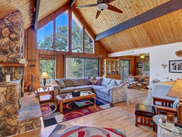 214 S Fairway Drive, Lake Arrowhead, CA 92352