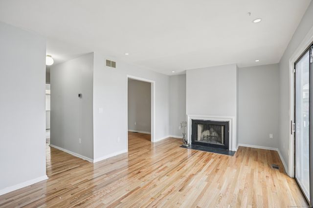 825 Hope Street APT 4, Stamford, CT 06907