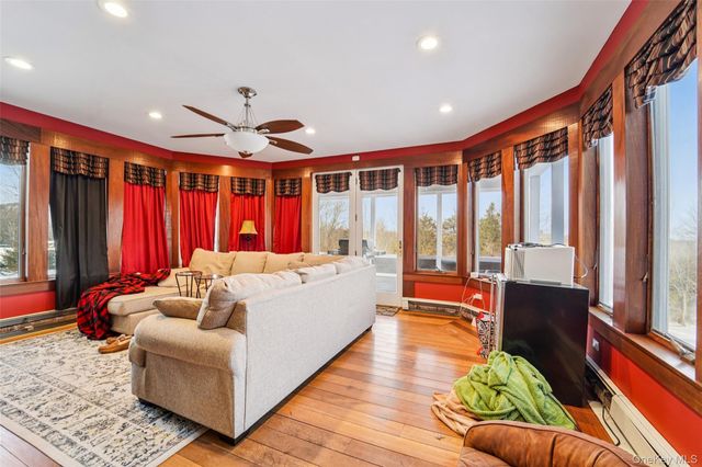 49 Helms Hill Road, Washingtonville, NY 10992