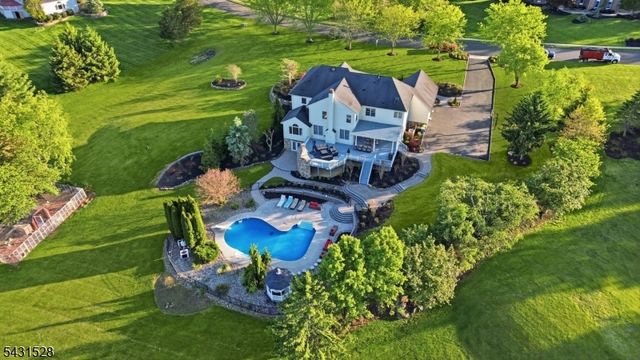 9 Christie Way, Branchburg Twp., NJ 08853