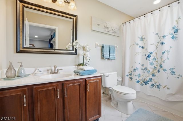 9 Christie Way, Branchburg Twp., NJ 08853