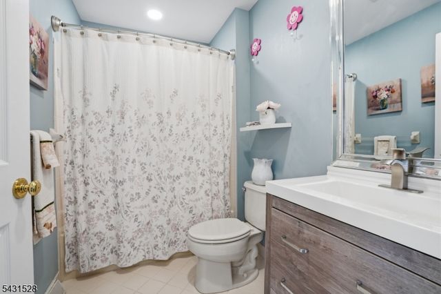 9 Christie Way, Branchburg Twp., NJ 08853