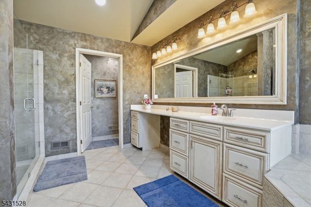 9 Christie Way, Branchburg Twp., NJ 08853