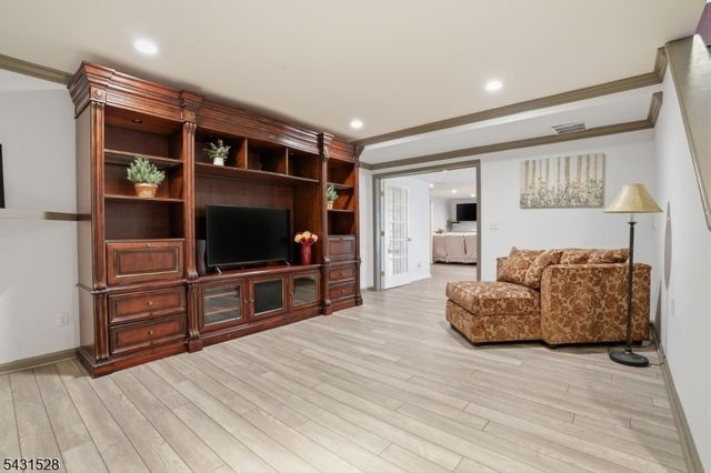 9 Christie Way, Branchburg Twp., NJ 08853