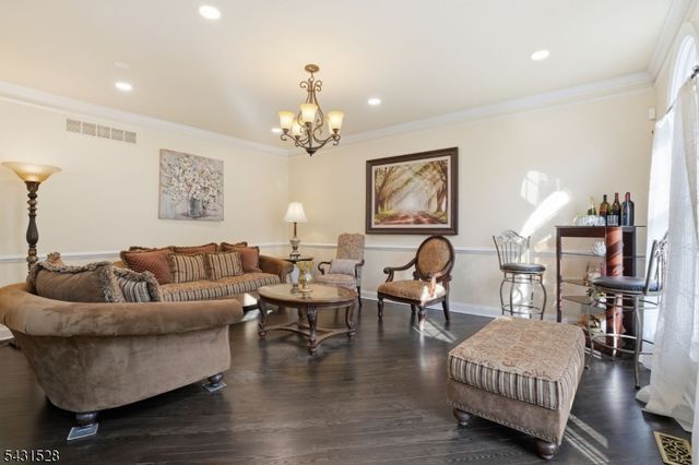 9 Christie Way, Branchburg Twp., NJ 08853