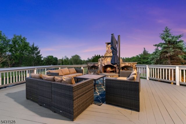9 Christie Way, Branchburg Twp., NJ 08853