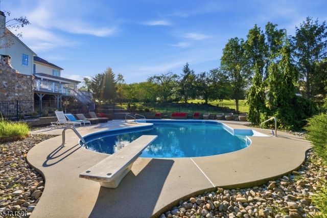 9 Christie Way, Branchburg Twp., NJ 08853