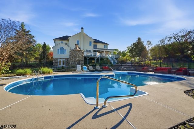 9 Christie Way, Branchburg Twp., NJ 08853