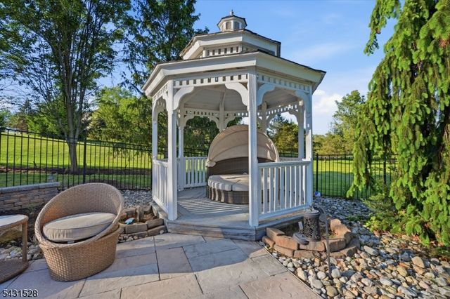 9 Christie Way, Branchburg Twp., NJ 08853