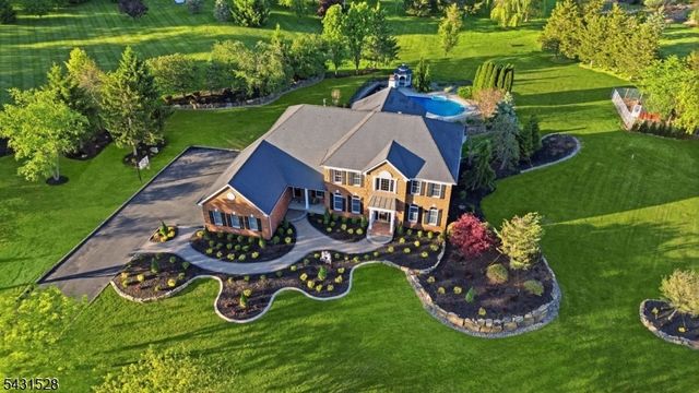 9 Christie Way, Branchburg Twp., NJ 08853