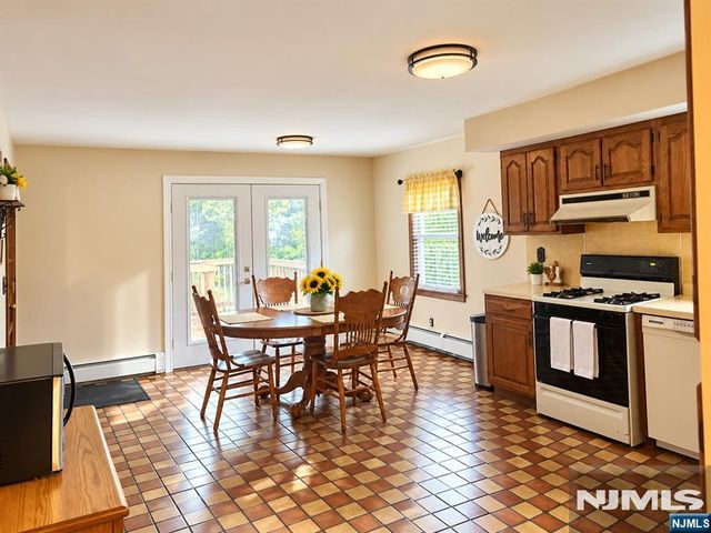 309 Erie Avenue, Midland Park, NJ 07432