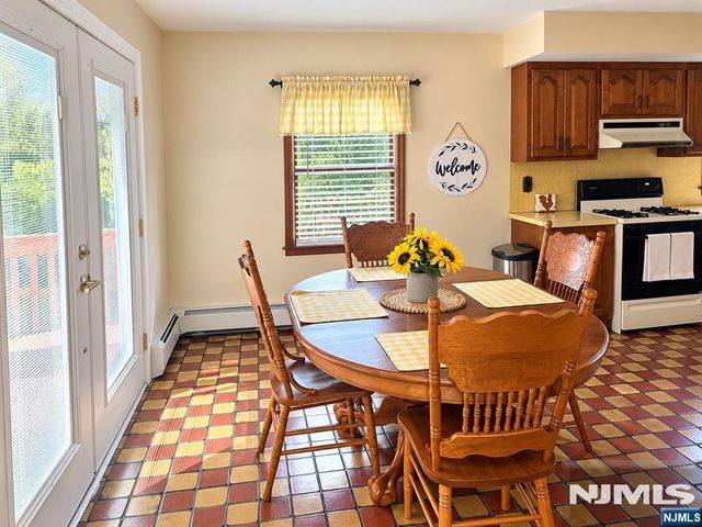 309 Erie Avenue, Midland Park, NJ 07432