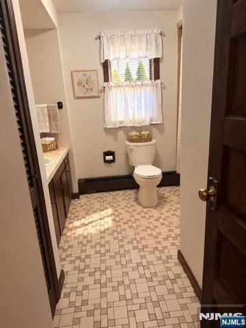 309 Erie Avenue, Midland Park, NJ 07432