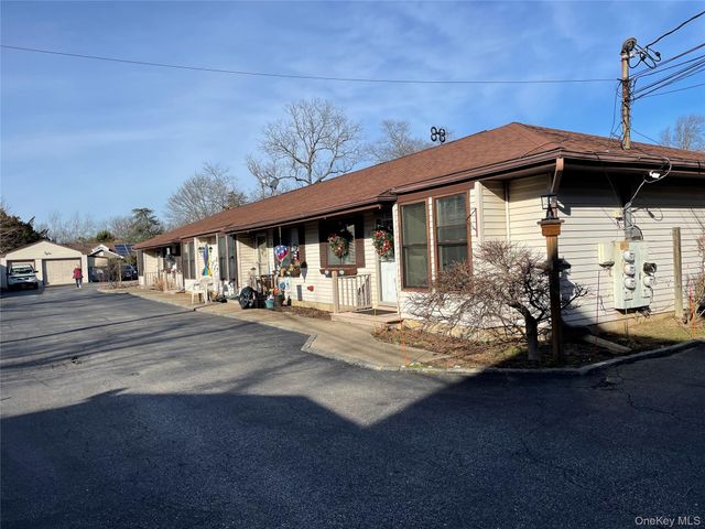 32 Park Ave 6, Amityville, NY 11701