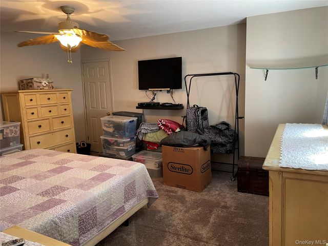 32 Park Ave 6, Amityville, NY 11701