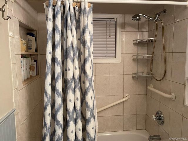 32 Park Ave 6, Amityville, NY 11701