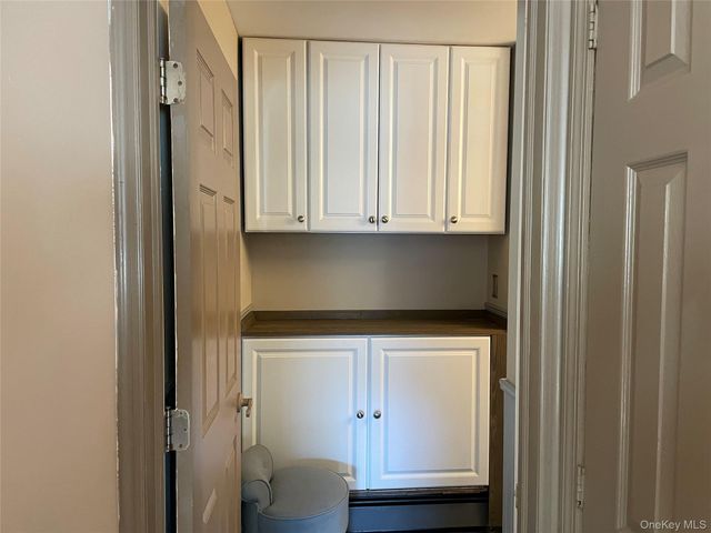32 Park Ave 6, Amityville, NY 11701