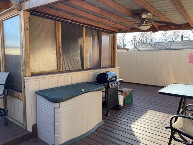 32 Park Ave 6, Amityville, NY 11701