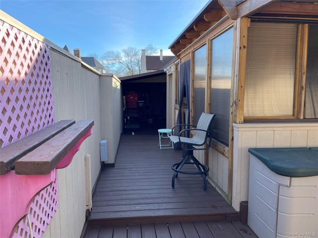 32 Park Ave 6, Amityville, NY 11701