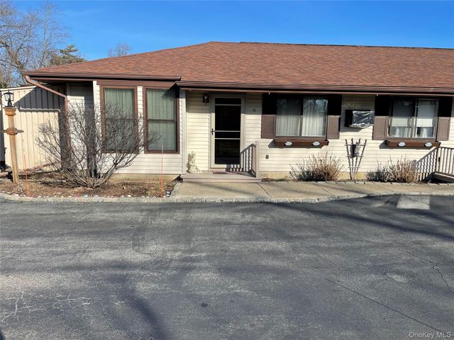 32 Park Ave 6, Amityville, NY 11701