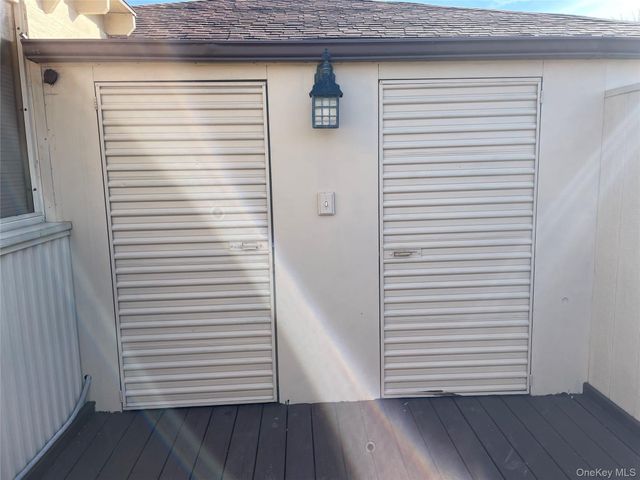 32 Park Ave 6, Amityville, NY 11701