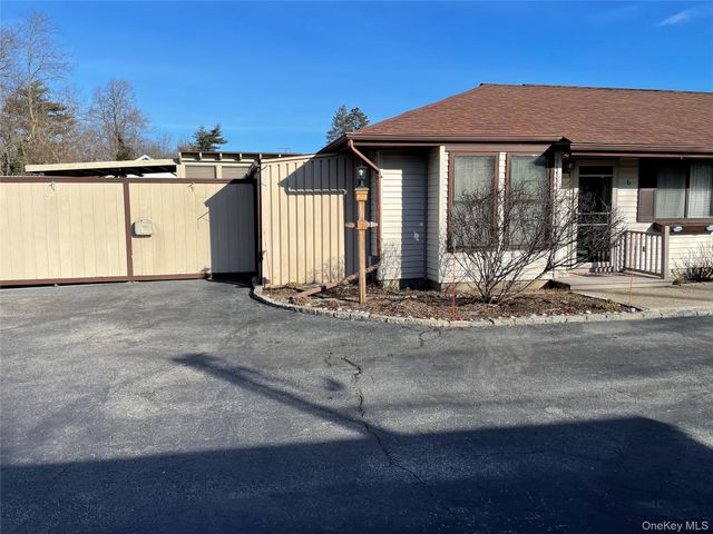 32 Park Ave 6, Amityville, NY 11701