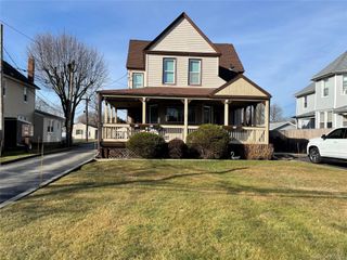 32 Park Ave 6, Amityville, NY 11701