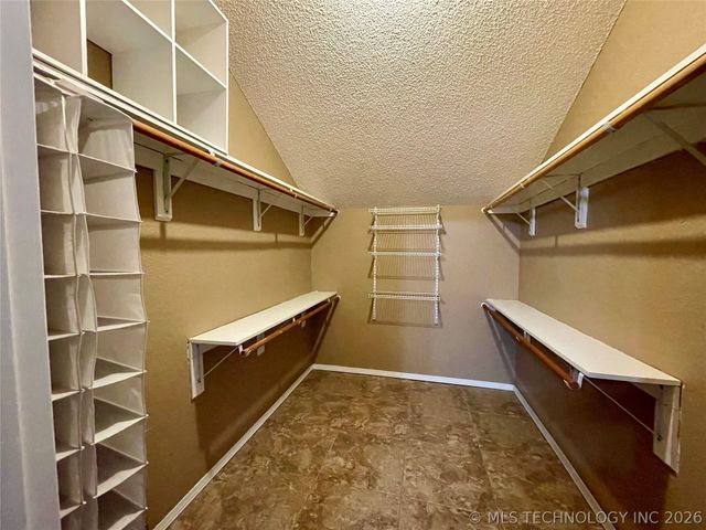 10830 Standing Oak Drive, Kingston, OK 73439