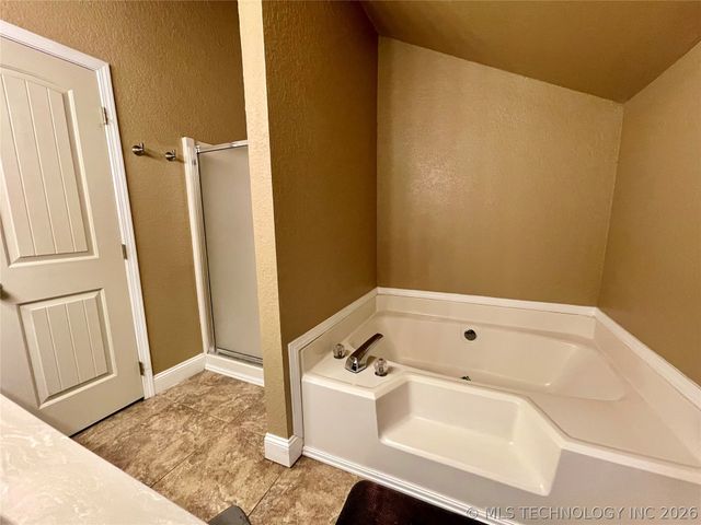 10830 Standing Oak Drive, Kingston, OK 73439