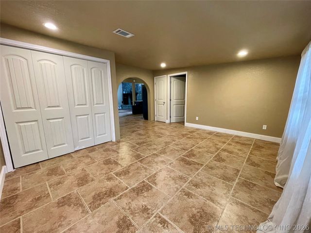 10830 Standing Oak Drive, Kingston, OK 73439